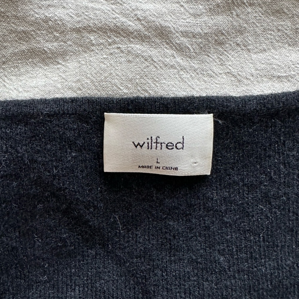 Aritzia Wilfred Sweetheart Crop Sweater in Black - Picture 4 of 4